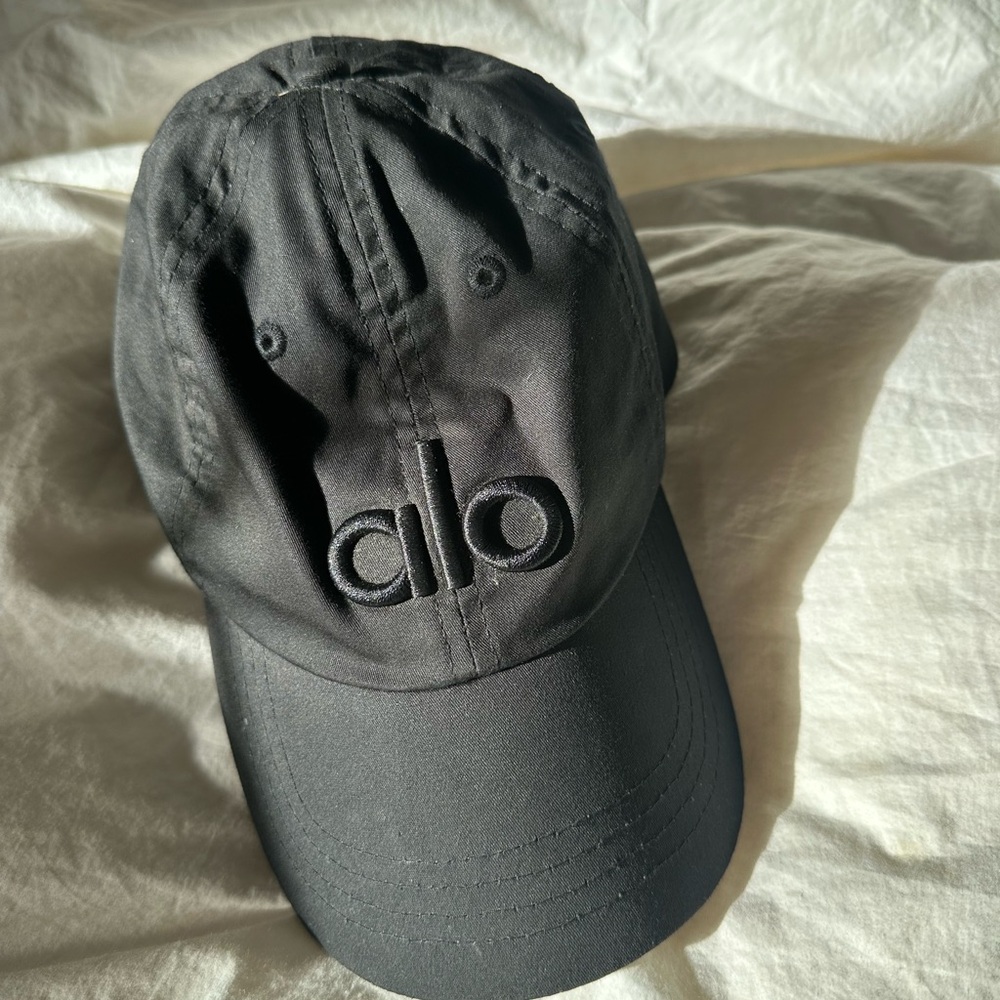ALO Yoga Off Duty Black Cap